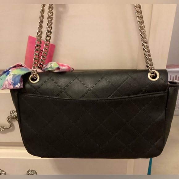 🆕🔥Betsey Johnson Black Quilted Shoulder Bag with Floral Scarf/Crossbody - Picture 5 of 12